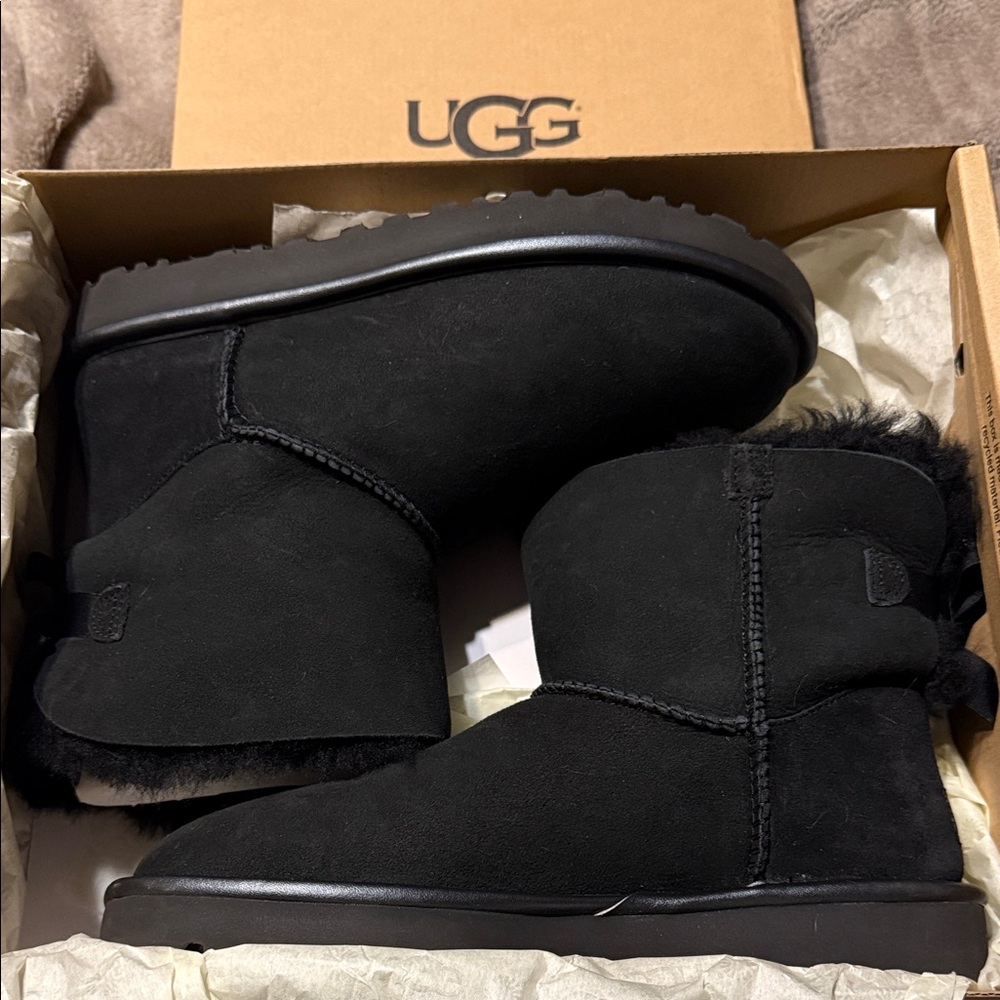 UGG Mini Bailey Bow II Boot Brand New in box size 8